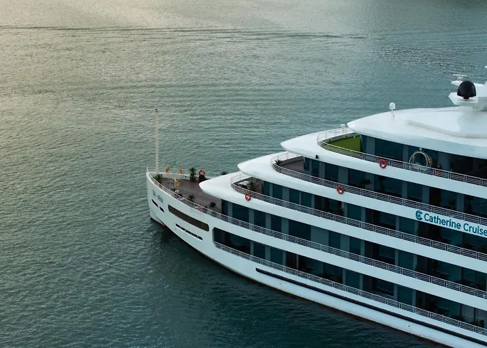 Botel Catherine Cruise Ha Long